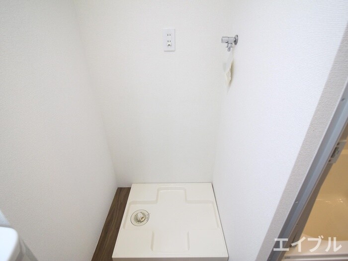 物件内観写真12　(洗濯機置場)