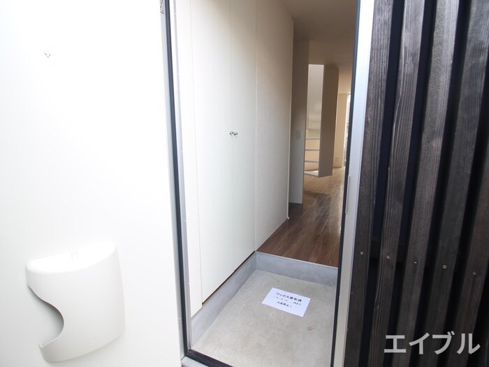 物件内観写真15　(玄関)