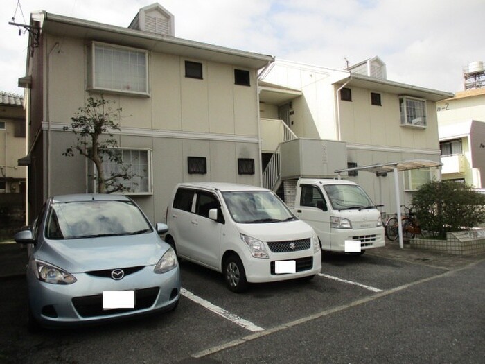 物件外観写真4　(駐車場)