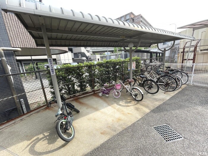 物件外観写真4　(駐輪場)