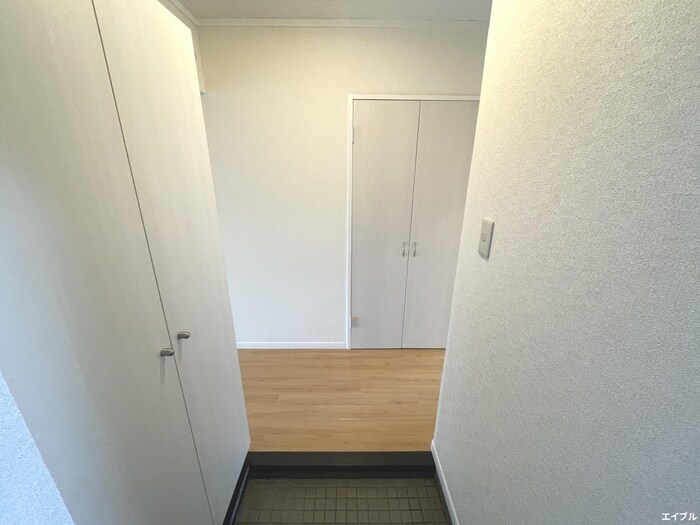 物件内観写真13　(玄関)