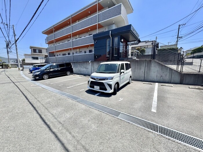物件外観写真2　(駐車場)