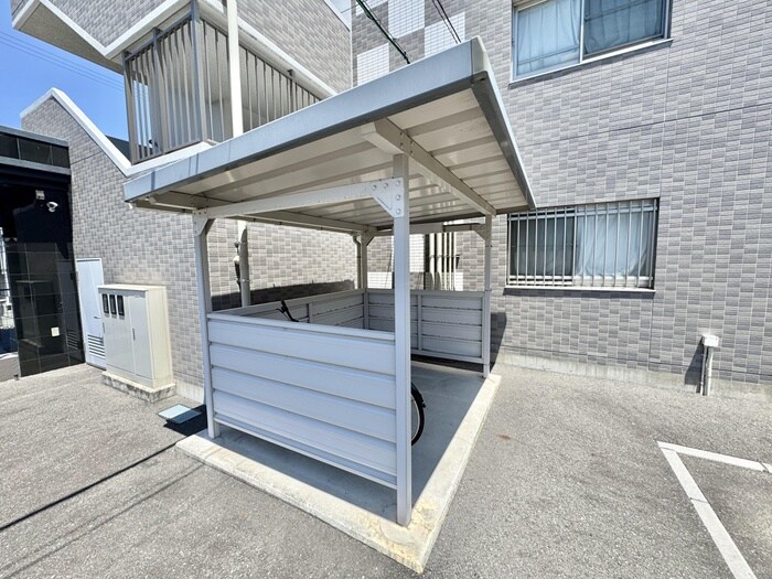 物件外観写真3　(駐輪場)