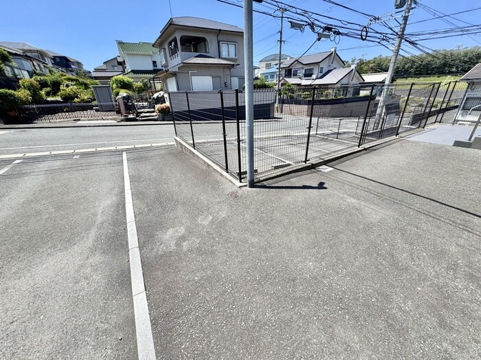 物件外観写真4　(駐車場)