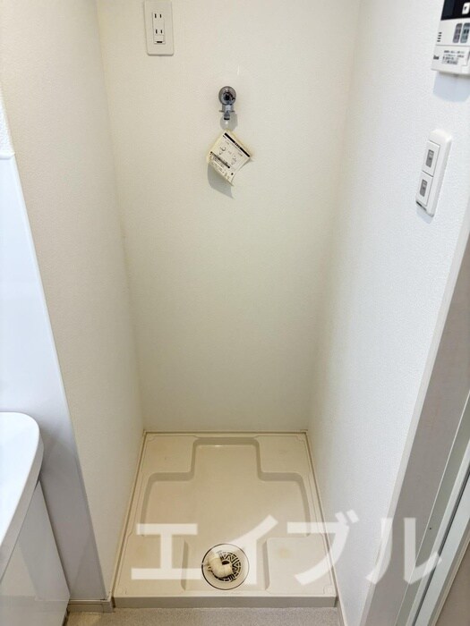 物件内観写真12　(洗濯機置場)