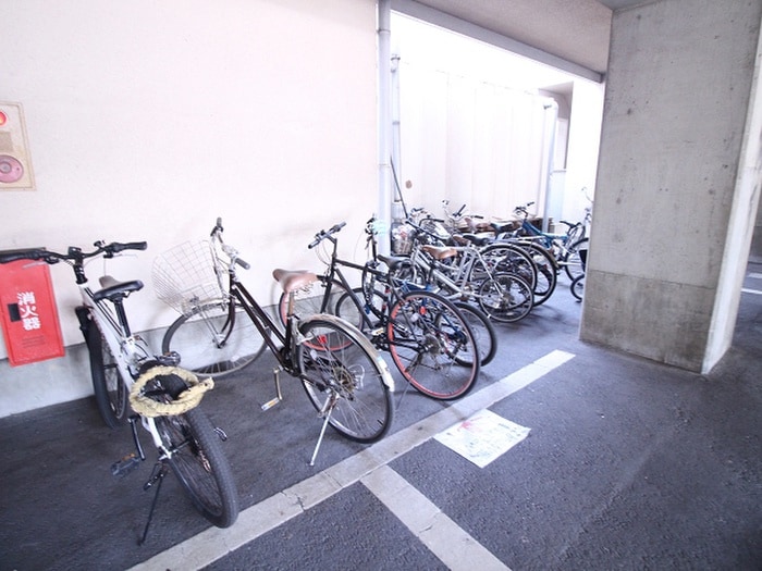 物件外観写真5　(駐輪場)