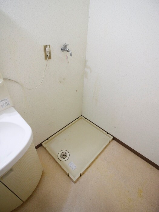 物件内観写真12　(洗濯機置場)