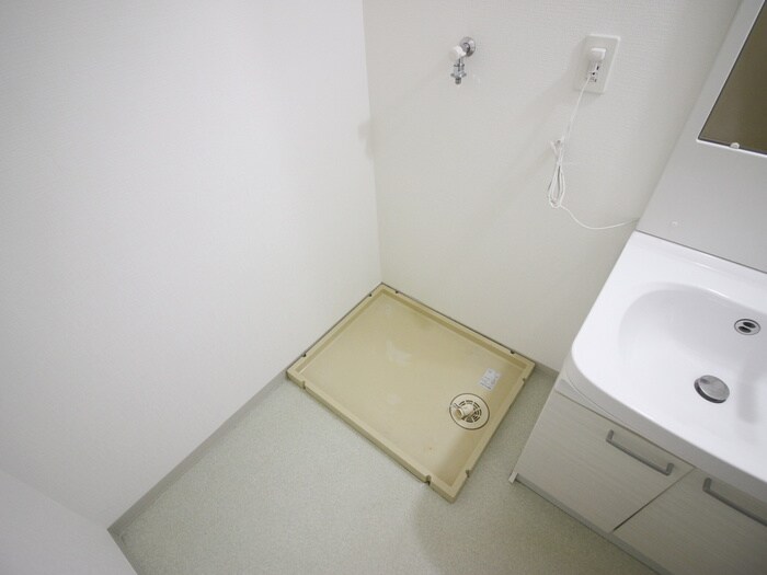 物件内観写真12　(洗濯機置場)