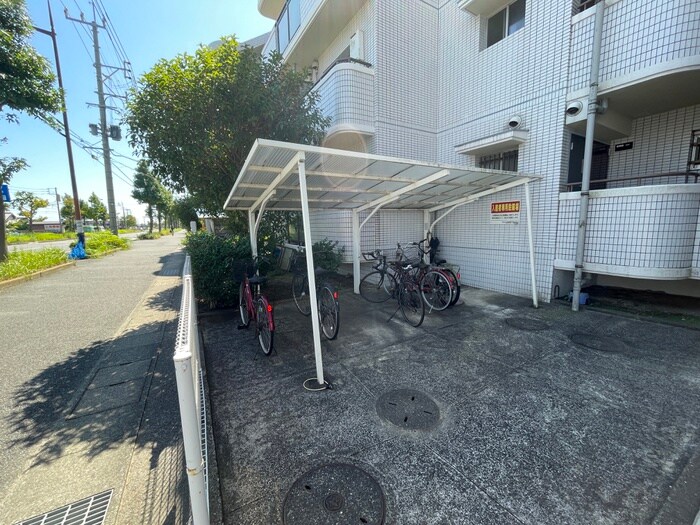 物件外観写真3　(駐輪場)