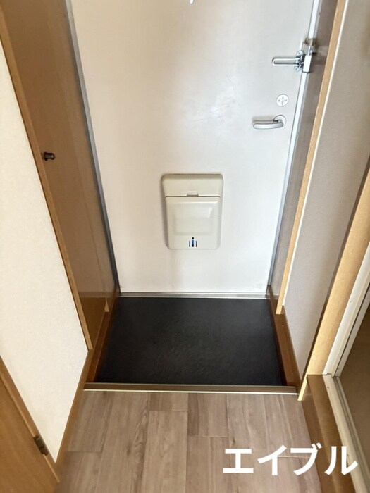 物件内観写真12　(玄関)