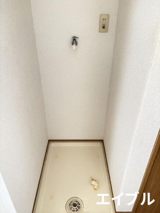 物件内観写真16　(洗濯機置場)