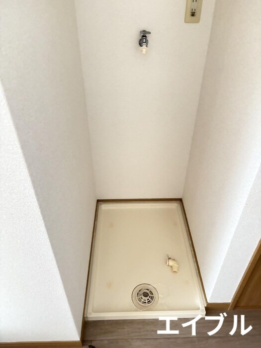 物件内観写真17　(洗濯機置場)