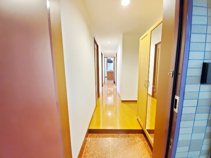 物件内観写真10　(玄関)