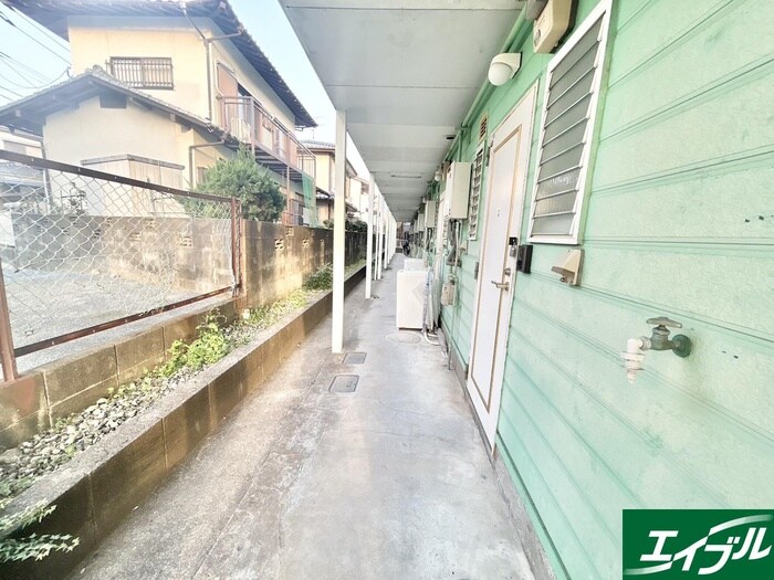 物件外観写真3　(エントランス部分)