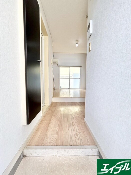 物件内観写真12　(廊下)