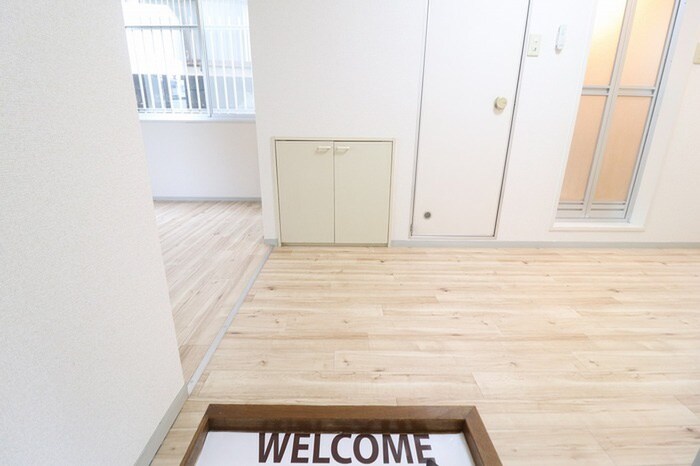 物件内観写真13　(玄関)