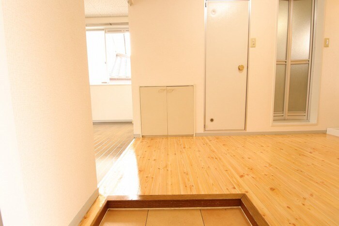 物件内観写真15　(玄関)