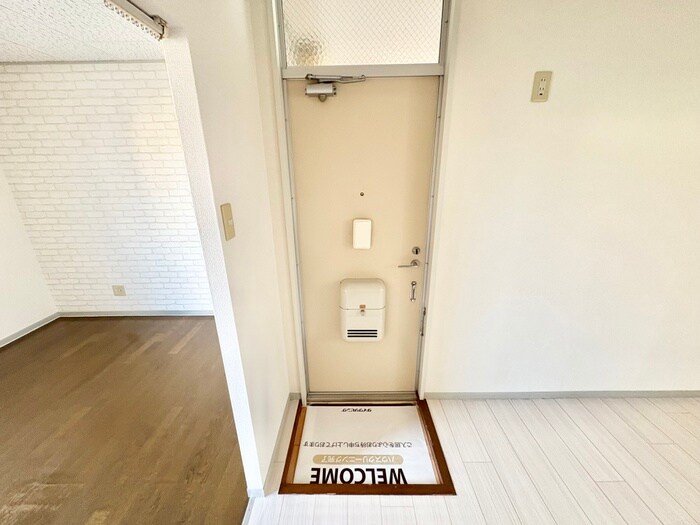 物件内観写真16　(玄関)