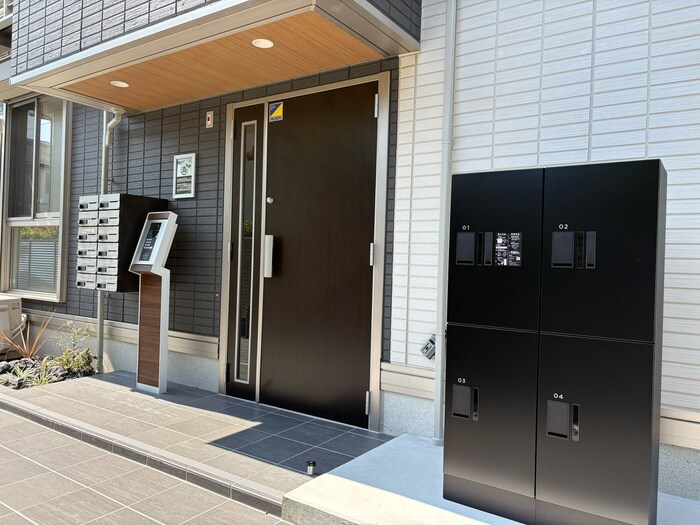 物件外観写真3　(エントランス部分)