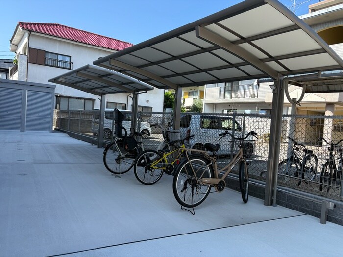 物件外観写真4　(駐輪場)