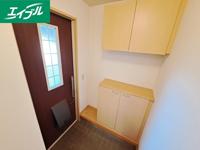 物件内観写真13　(玄関)