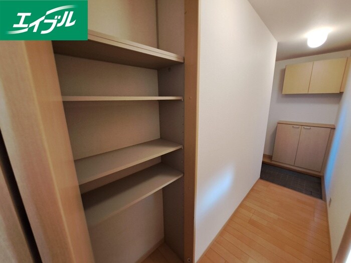 物件内観写真18　(収納)