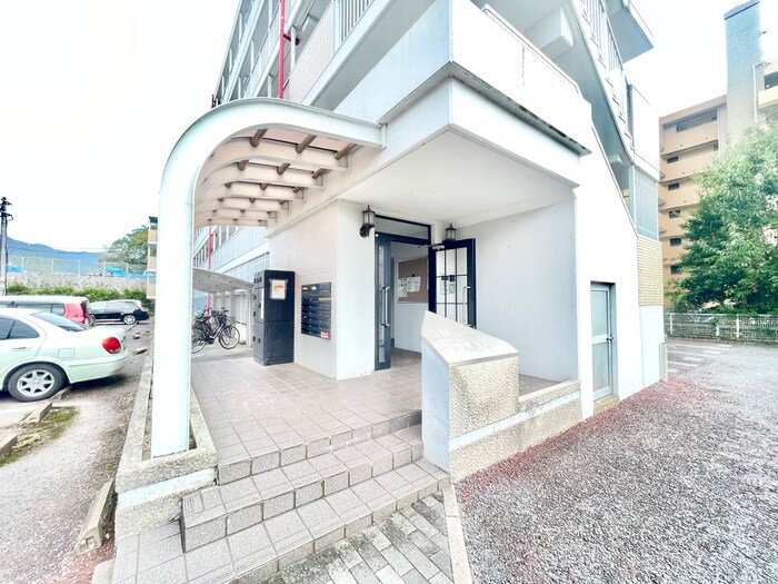 物件外観写真4　(エントランス部分)