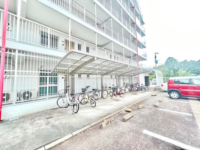 物件外観写真5　(駐輪場)