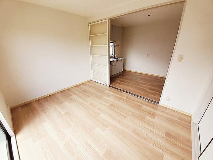 物件内観写真4　(居室)