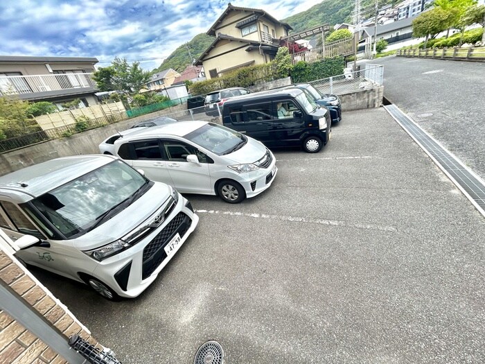 物件外観写真2　(駐車場)