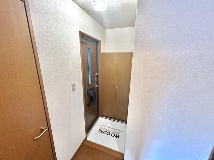 物件内観写真11　(玄関)