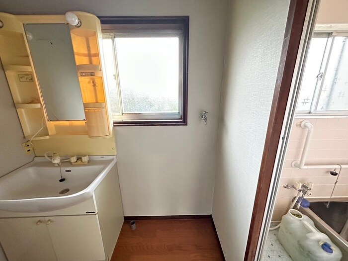 物件内観写真11　(洗濯機置場)