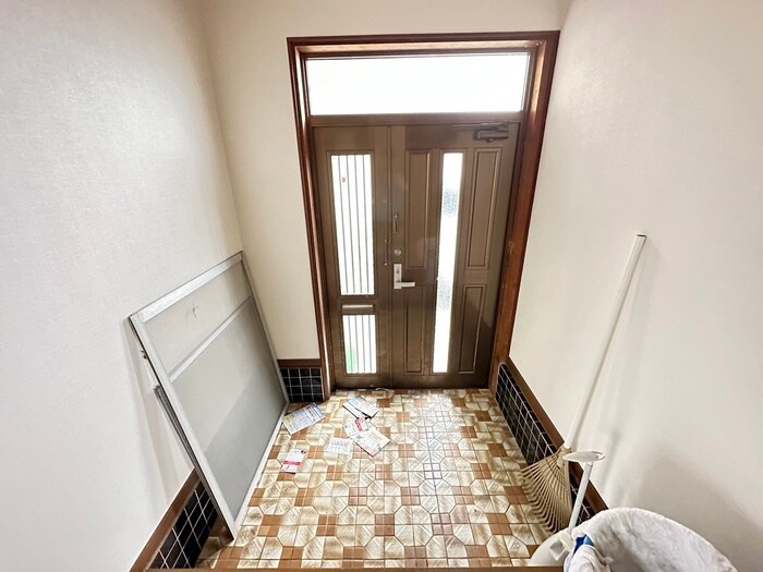 物件内観写真16　(玄関)