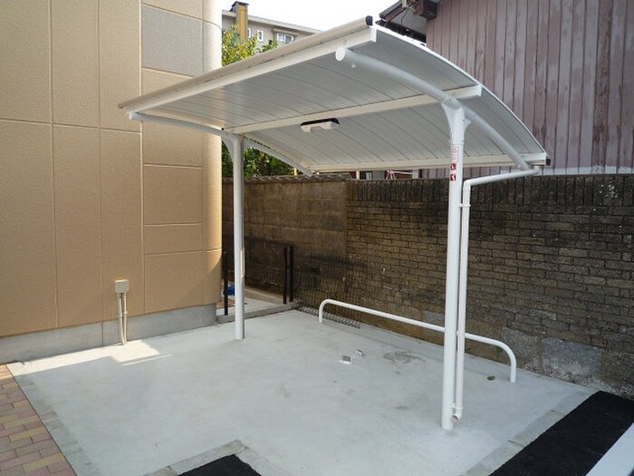 物件外観写真2　(駐輪場)