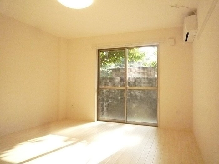 物件内観写真4　(居室)