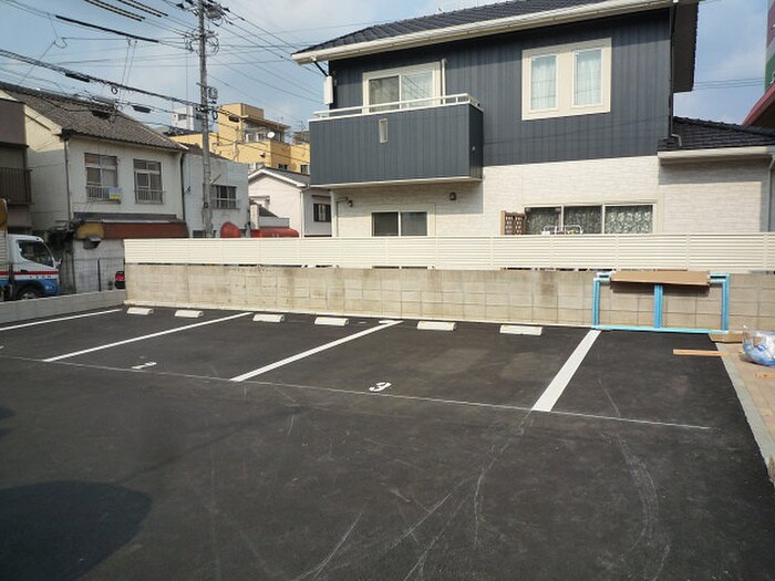 物件外観写真3　(駐車場)