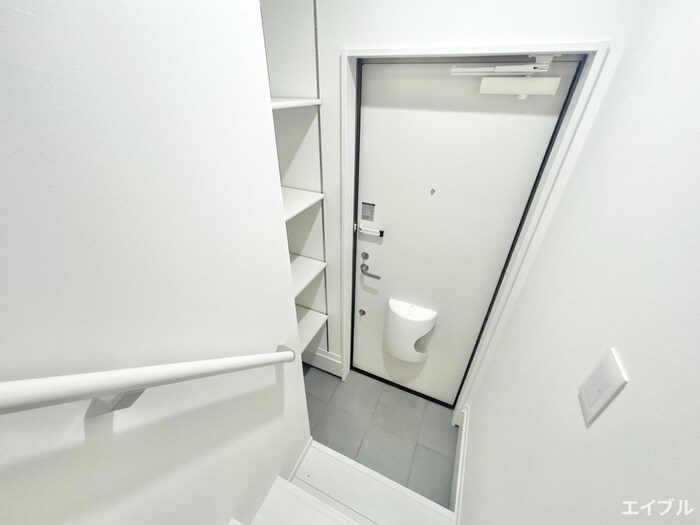 物件内観写真10　(玄関)