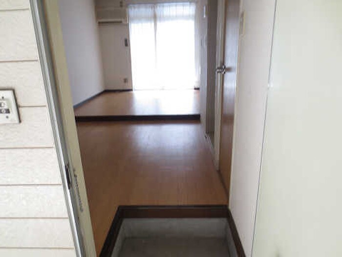 物件内観写真12　(玄関)