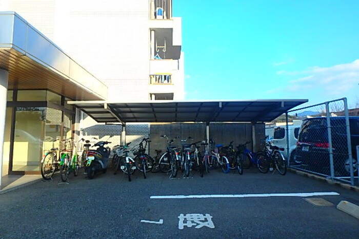 物件外観写真2　(駐輪場)