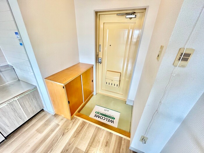 物件内観写真12　(玄関)