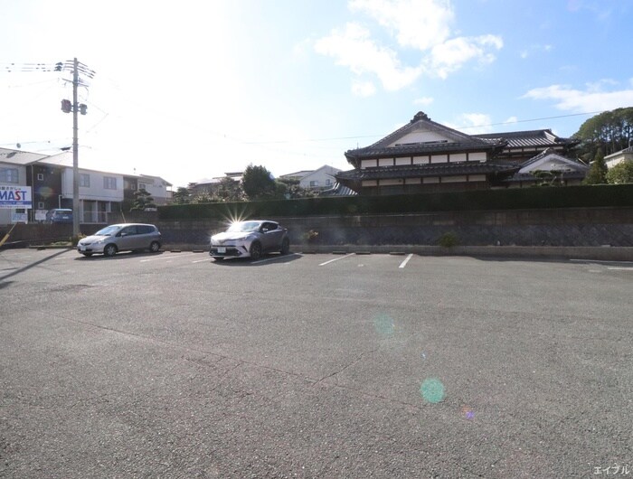 物件外観写真5　(駐車場)