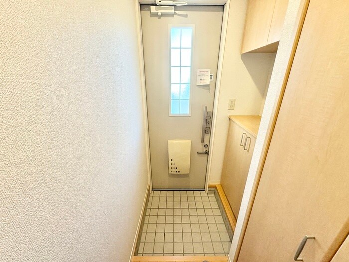 物件内観写真10　(玄関)