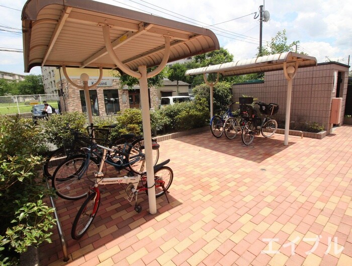 物件外観写真4　(駐輪場)