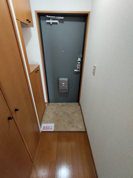 物件内観写真15　(玄関)
