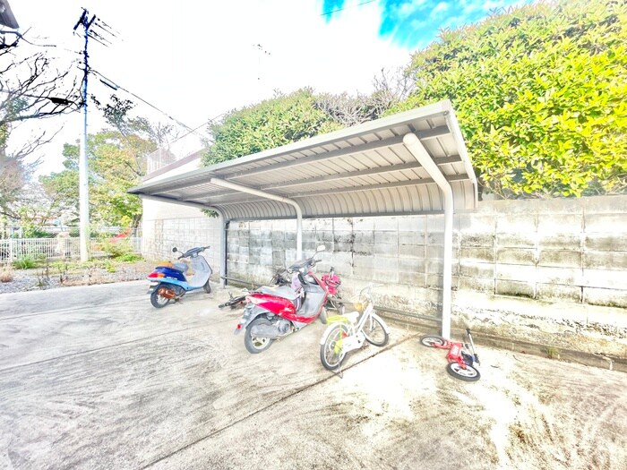 物件外観写真4　(駐輪場)