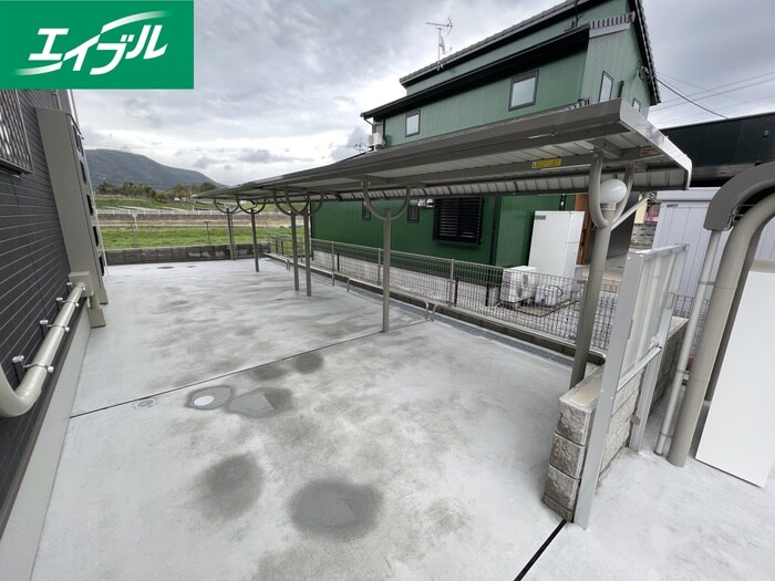 物件外観写真3　(駐輪場)