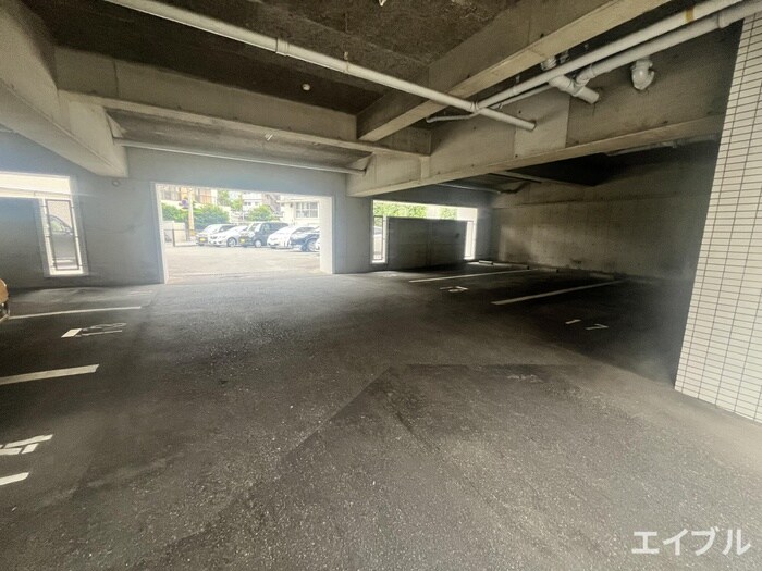 物件外観写真5　(駐車場)