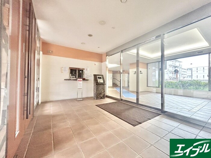 物件外観写真5　(エントランス部分)