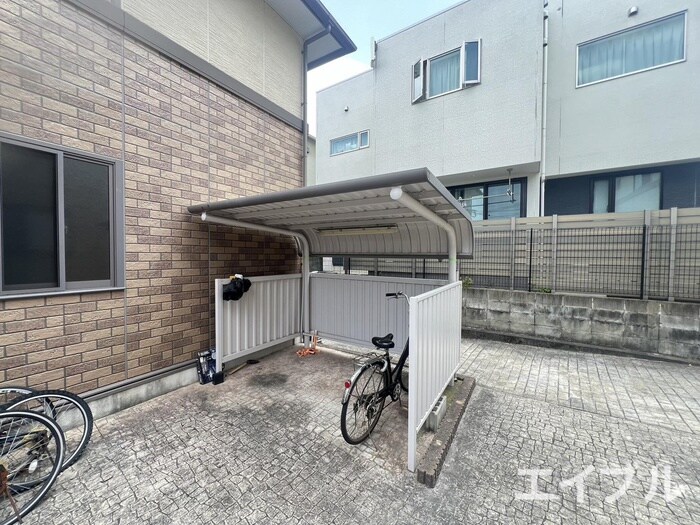 物件外観写真4　(駐輪場)