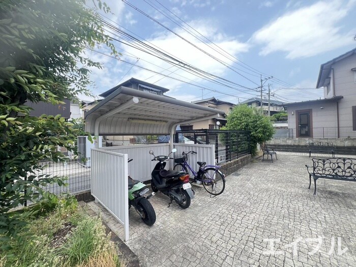 物件外観写真5　(駐輪場)